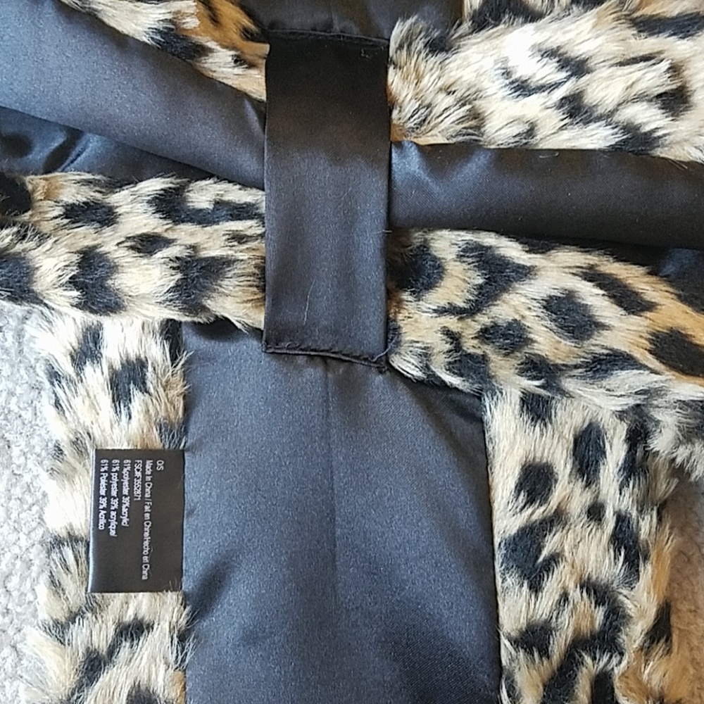LEOPARD PULL-THROUGH SCARF/STOLE - Picture 3 of 7